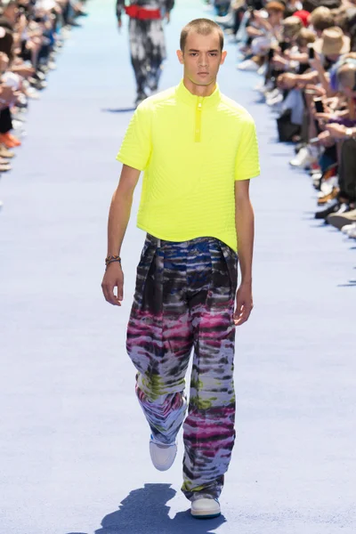 Look 30
